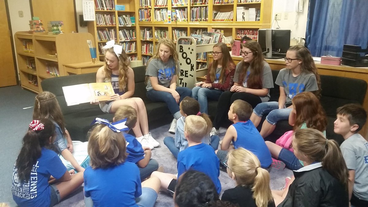 CelesteElem's tweet photo. Ms Megela's 3rd grade class enjoying some stories from the high school students @thecelesteisd https://t.co/cIQFeGKYAu