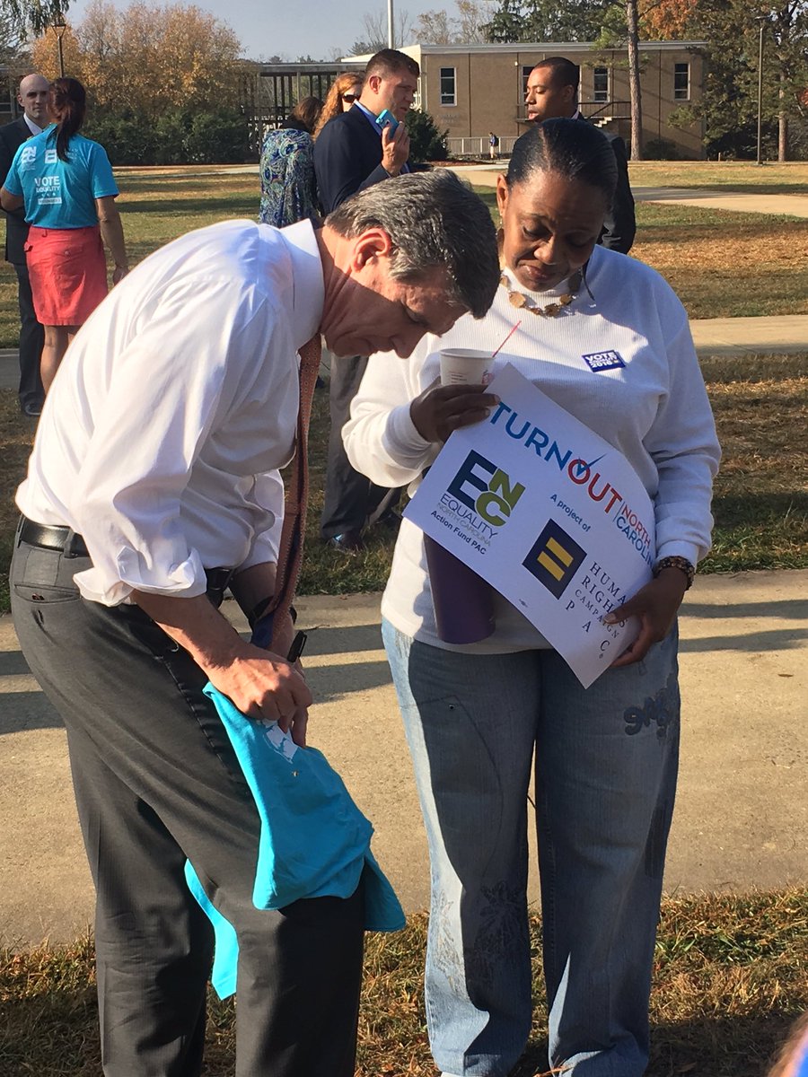 brennan_cav's tweet photo. Attorney General Roy Cooper on UNC Asheville's campus this morning for #TurnOutNC #NCGovernorRace https://t.co/jIAh49fyMX
