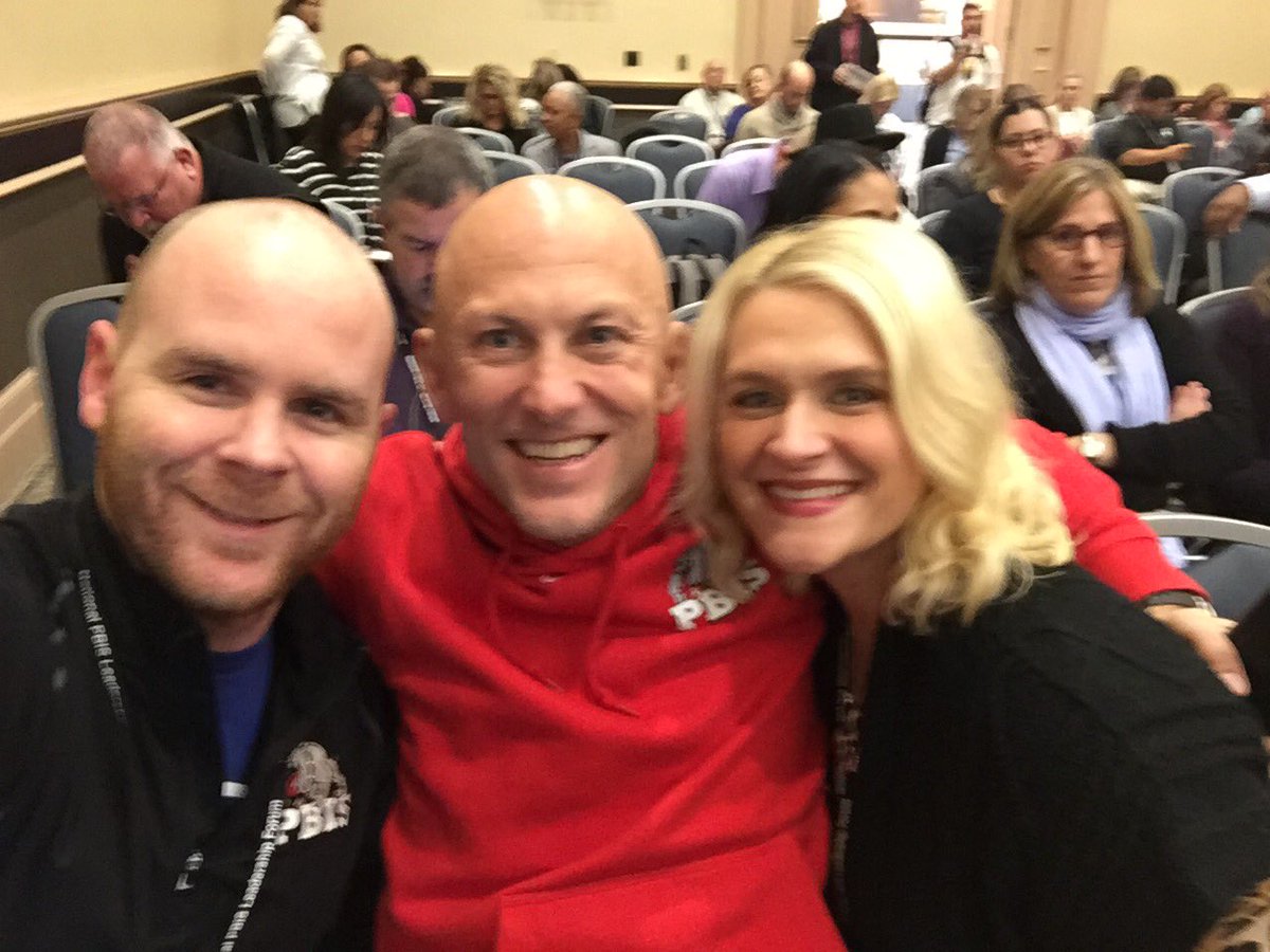KeepingItRED's tweet photo. PBIS leadership team keeping it RED in rosemont! #PBIS2016 https://t.co/1f2GfOdW0k