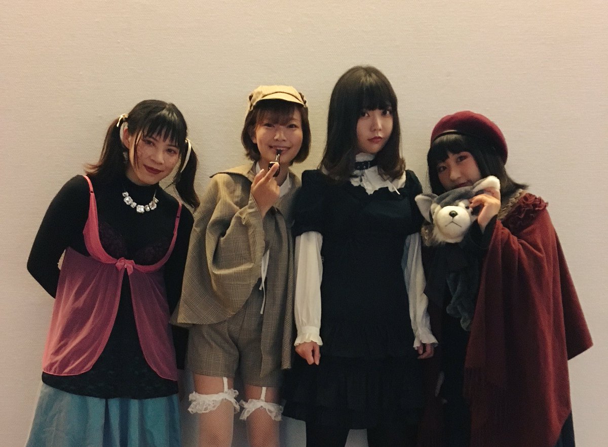 藤井愛稀 Itsuki Fujii 今日は大好きな子にメイクしてもらって 大学の仮装コンペに行ってきました 大学にあるギャラリーがクラブみたいになってて凄かったーなぁ クラブ行ったことないけど 笑 なんかね 芸大生すごいなっていうクオリティのが