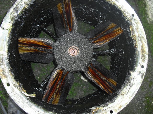 dcsblackpool's tweet image. Large greasy kitchen extract fan cleaned and working like new again @dcsblackpool  #Blackpool #restaurant #carehome #cafe #hotel