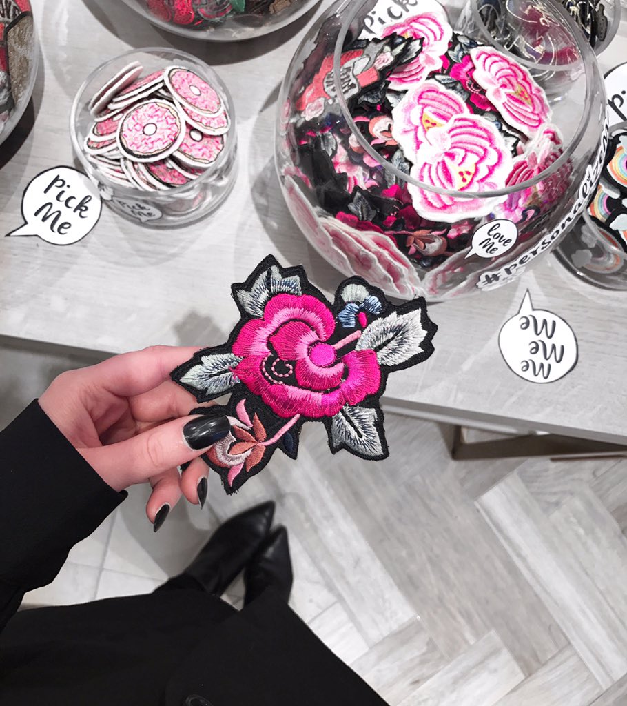 fashioninflux's tweet photo. Prettiest DIY details at @Accessorize today 🌺 #PersonalizeMe https://t.co/MkFnx535l6