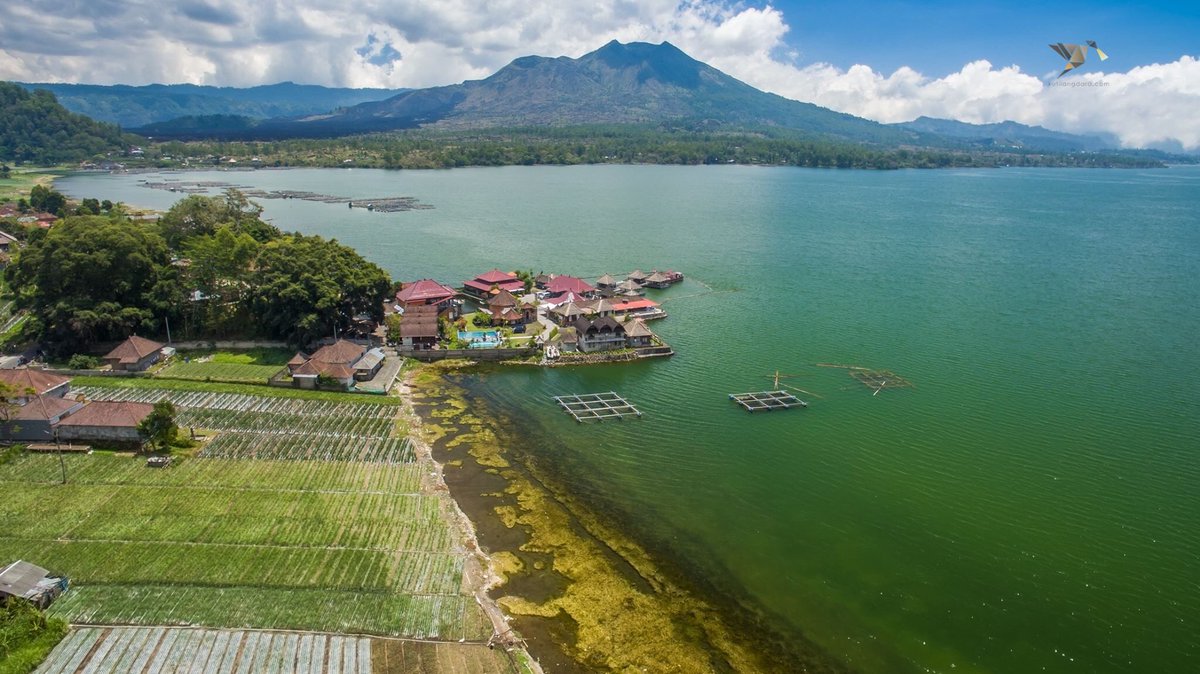 Life is better at the lake, you can enjoy your lunch or dinner at Kedisan - Floating Restaurant  #restoapung #floatingrestaurant #kedisan.