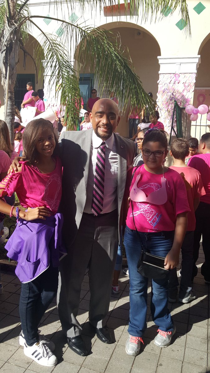Ivanayala0620's tweet photo. Aqui con estas dos campeonas sobrevivientes de cáncer pediatrico https://t.co/ya0ABiKiC6