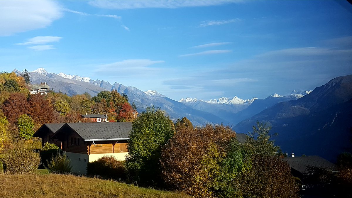 LesRochesNews's tweet photo. It's a beautiful day in #Bluche and we're 30 min away from #fhsummit2016! #fhs #fhsummit #fhs2016 https://t.co/ZtkBt6NXFE