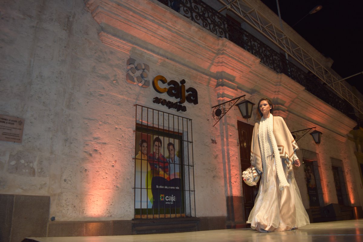 CajaArequipa's tweet photo. La belleza de la casona La Merced, sede central de @CajaArequipa , fue el escenario perfecto para #AlpacaModa2016 https://t.co/nIy7h7vNJt