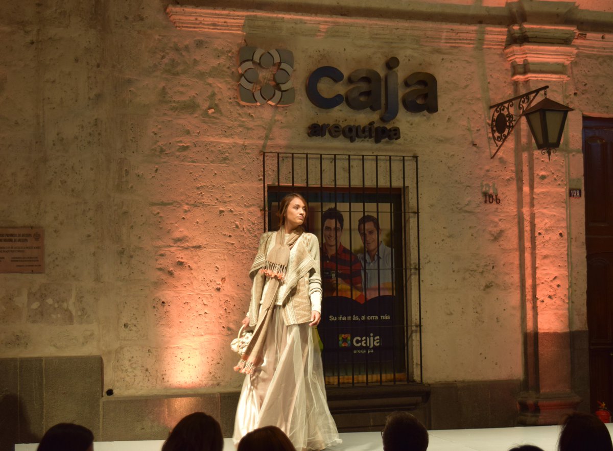 CajaArequipa's tweet photo. La belleza de la casona La Merced, sede central de @CajaArequipa , fue el escenario perfecto para #AlpacaModa2016 https://t.co/nIy7h7vNJt