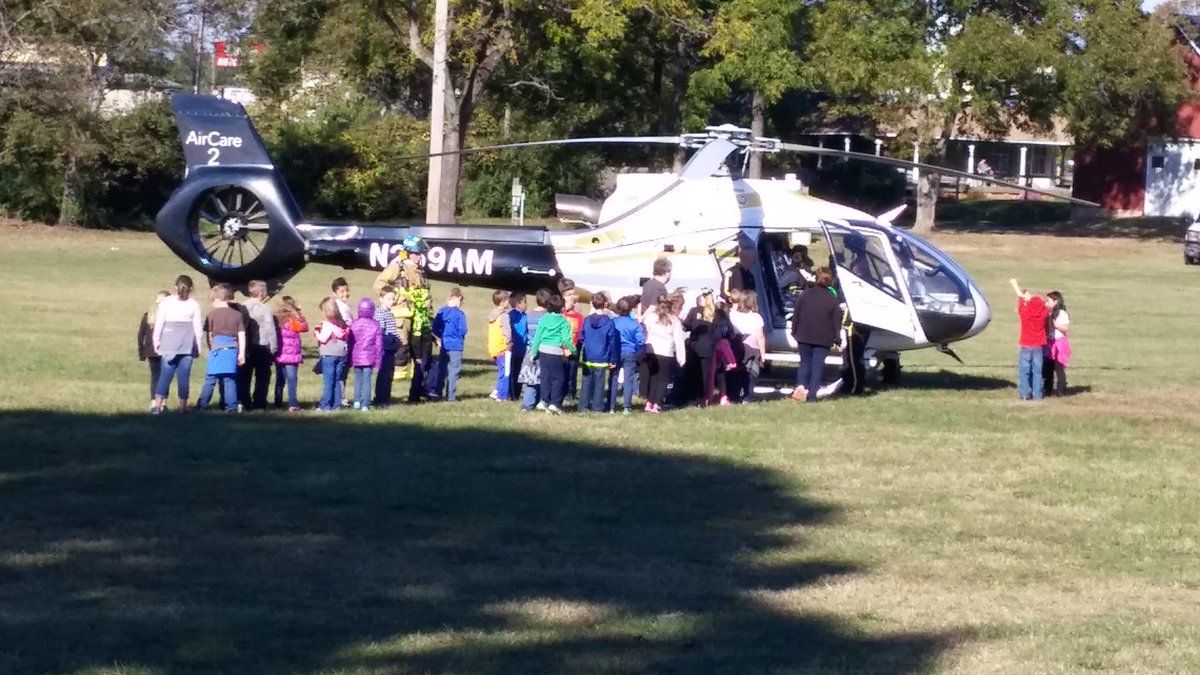 myrascox1's tweet photo. Students at BES anxiously await a look inside the Wake Forest Air Care helicopter #safetyday @yadkincoschools @besknights https://t.co/LYhEsV7jKE