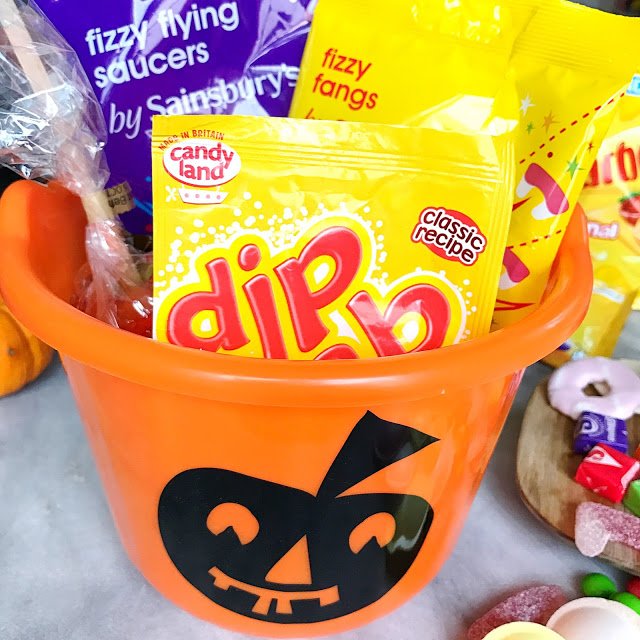 BarrattSweets's tweet photo. We’re delighted to see our #DipDabs featured in @thevnicelife’s list of the top vegan treats this #Halloween! https://t.co/9XysdqB7OW https://t.co/qRfyVwQUCy