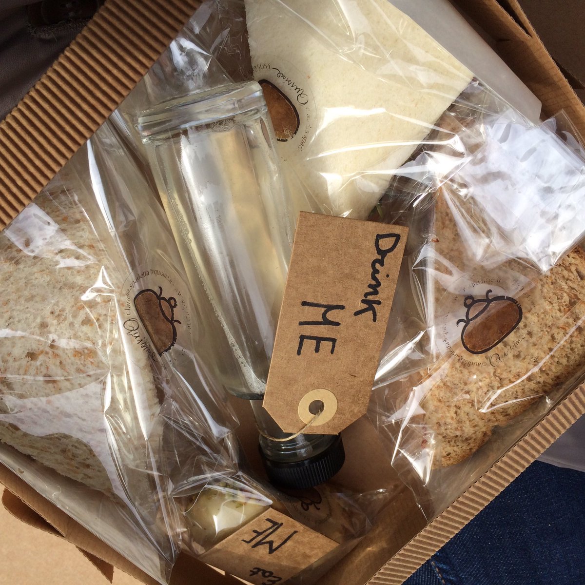 IlaMenca's tweet image. Pranzetto al sacco e foto ricordo con @imurrofficial! @urban_finder #UrbanFinder #uflovers