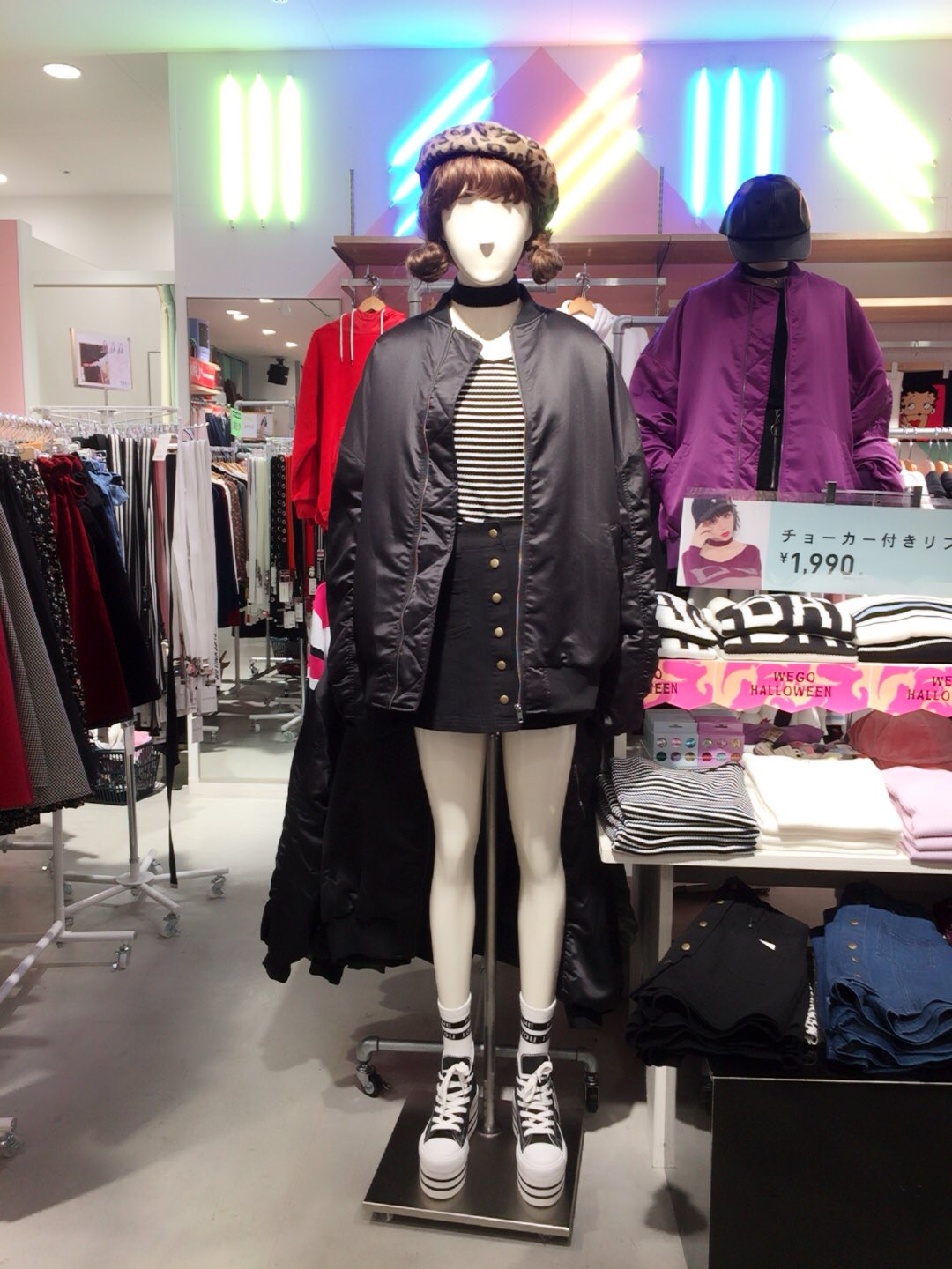 Wego 千葉エリア Twitterissa ららぽーとtokyo Bay Wego Tokyo 南館3f レディースコーナーより オススメアイテムの紹介です チョーカー付リブニット 1 990 税 トレンドアイテムのチョーカー付トップスです カラバリ豊富なのでおそろコーデにも