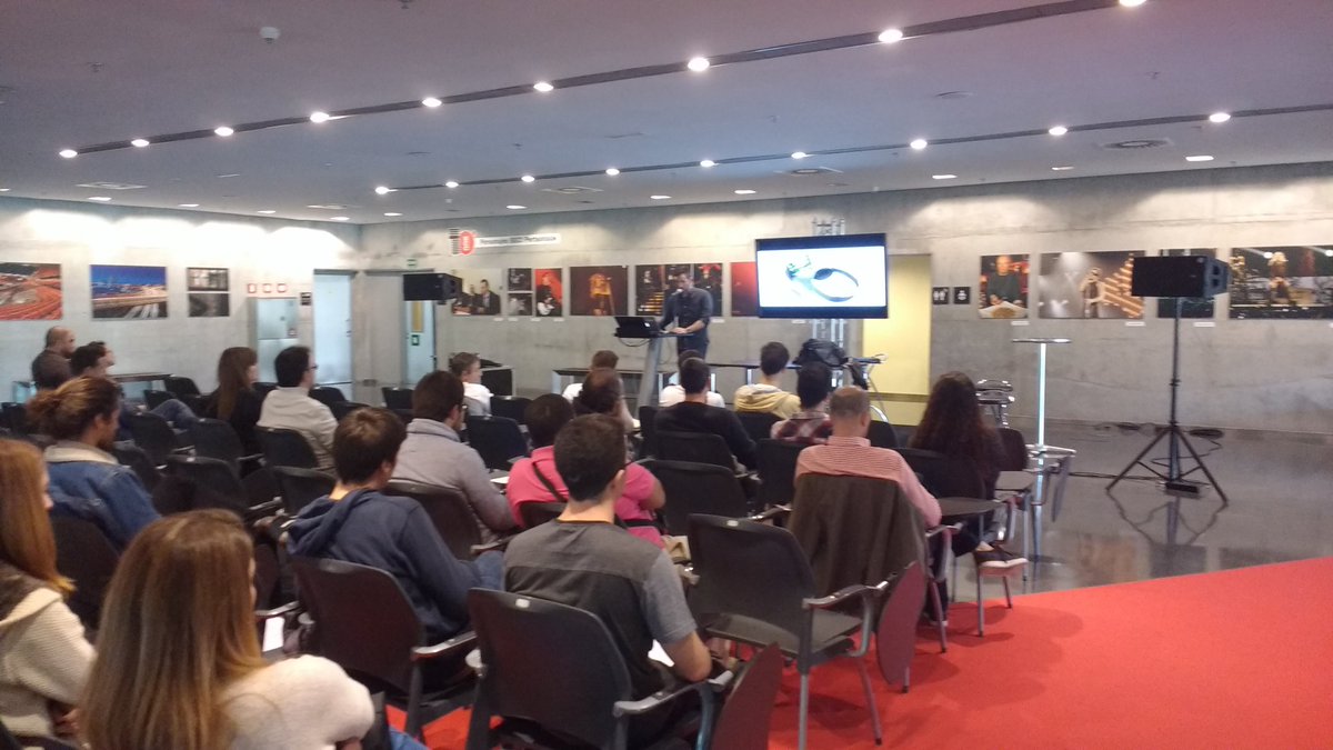 bimehackday's tweet image. Estamos en @betabeersBIO con Alejandro San Agustín de @YouTube explicando las posibilidades de #VR y vídeos 360