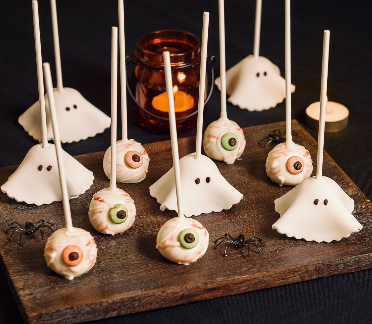 Spooky Halloween Cake Pops - gruesome eyeballs and sweet scary ghosts! bakewithstork.co/aCzgSc <a href="/bakewithstork/">Stork</a>  #halloween #eyeballs #ad