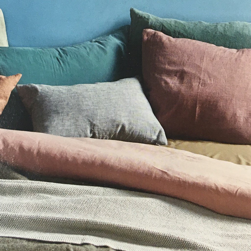 ELLEDecoUK's tweet photo. In our new November issue: all you need to know about bedrooms, from headboards to lovely linens. #EDUKNov16 #EDLov… https://t.co/rmhnJTBvzP https://t.co/FWHudz8g5v