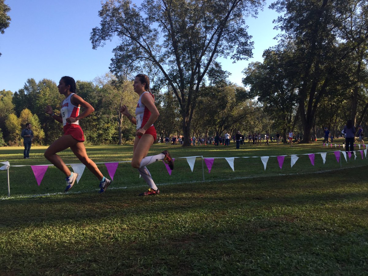 LamarXCTF's tweet photo. Jannika and Evelyn are leading the pack heading into lap two! #PeckEm https://t.co/iH0wQDefdI