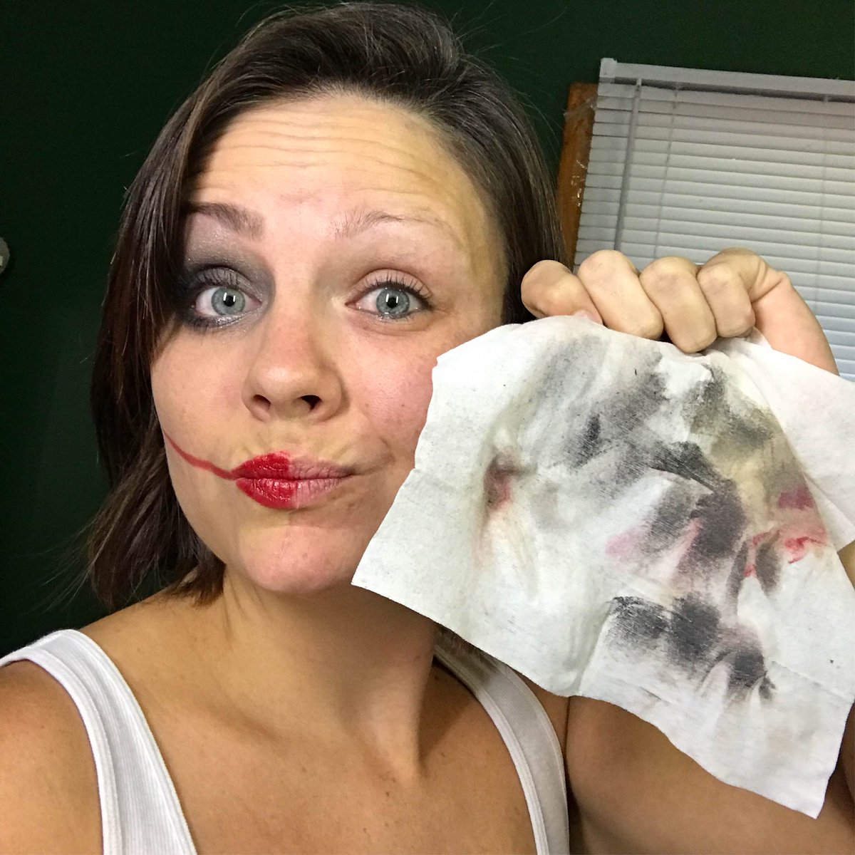 LiveYounique22's tweet photo. I cant believe how much these qipes remove!!! One side will remove my whole face!! #shinewipes #awesome #makeupremover #cleansingcloth https://t.co/yQl8Mjhifr