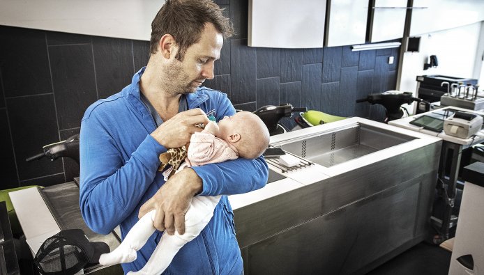 RTLZ's tweet image. Jonge ondernemer zoekt opvolger na plotselinge dood van zijn vrouw  rtlz.nl/business/onder…