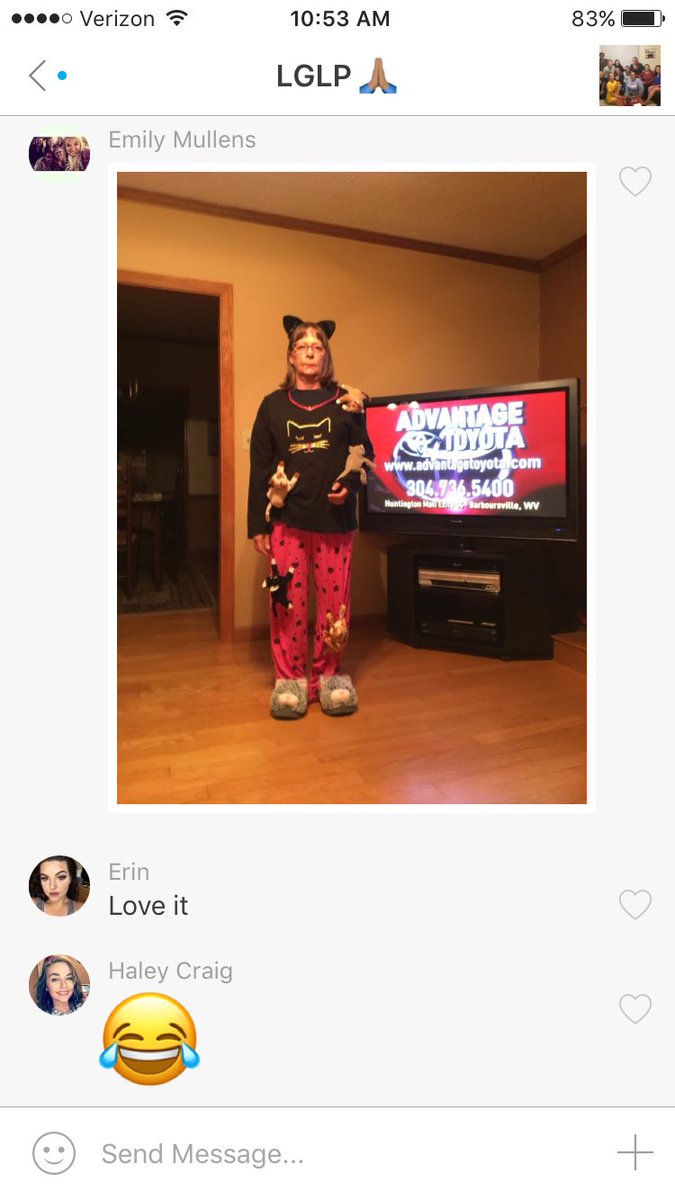 ashleyy_skyee's tweet photo. Literally love @emily_rae9's mom. More parents should be like her. 😻😽 #futurelifegoals https://t.co/RNln85yJyg