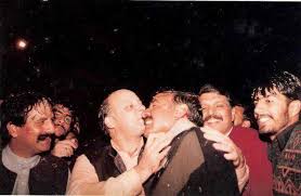 footballerhon's tweet photo. Ik Pappi #iDher Ik Pappi #Udher :P 
ik @Galiiii idher Ik @Gaali Udher  .... 
@ShkhRasheed https://t.co/8sbfPogOT3