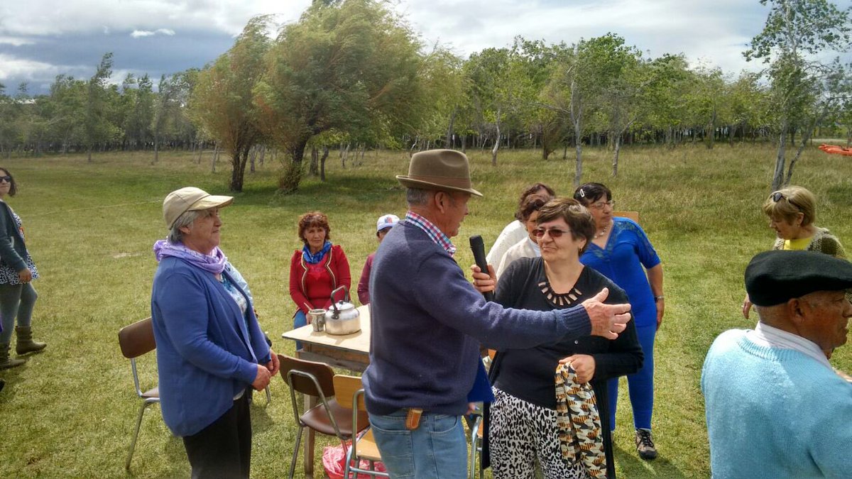 sernaturaysen's tweet photo. #ProgramaTerceraEdad #Cochrane y #LagoVerde disfrutan de actividades recreativas en #BahíaJara @Sernatur https://t.co/IjYb6CqTUx