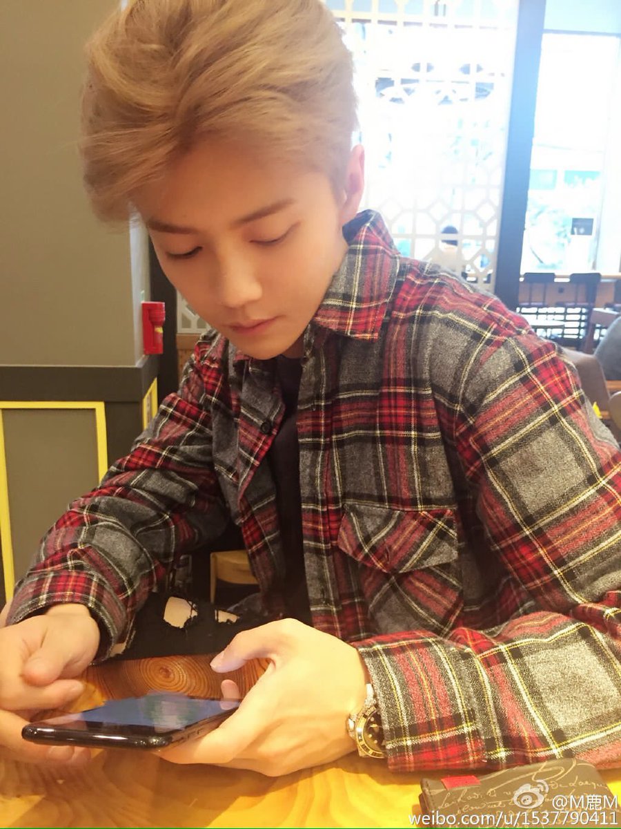 Honiismz's tweet photo. 'คุณเซฮุนไม่ให้คุณลู่หานมางานด้วยเหรอครับ'
'น้องไม่ชอบออกงาน เลยให้รออยู่ที่ร้านแถวๆนี้น่ะ เดี๋ยวจะไปรับละ น้องไลน์ตามยิกแล้ว' https://t.co/fcfGRSWL9n