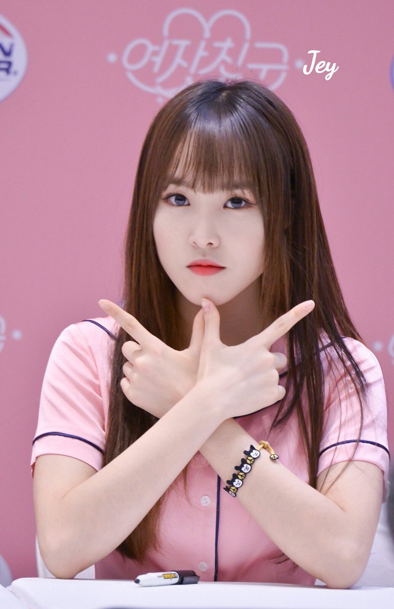 choi yuna on twitter fantaken 161028 gfriend x choi yuna on twitter fantaken 161028 gfriend x