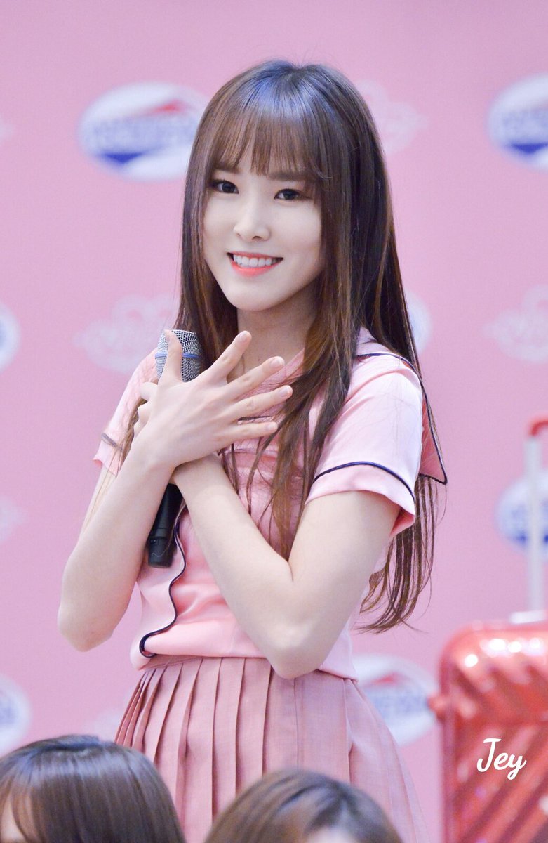 choi yuna on twitter fantaken 161028 gfriend x choi yuna on twitter fantaken 161028 gfriend x