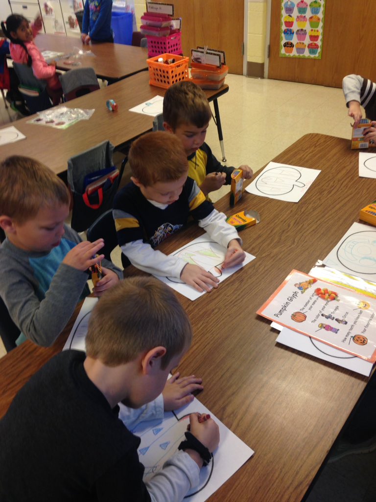 MFasickClass's tweet photo. Having fun with our Fall Festival activities! https://t.co/I5t6cpwhxP