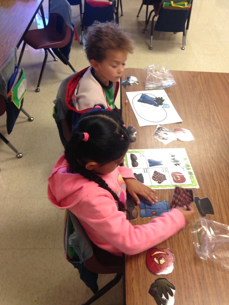 MFasickClass's tweet photo. Having fun with our Fall Festival activities! https://t.co/I5t6cpwhxP
