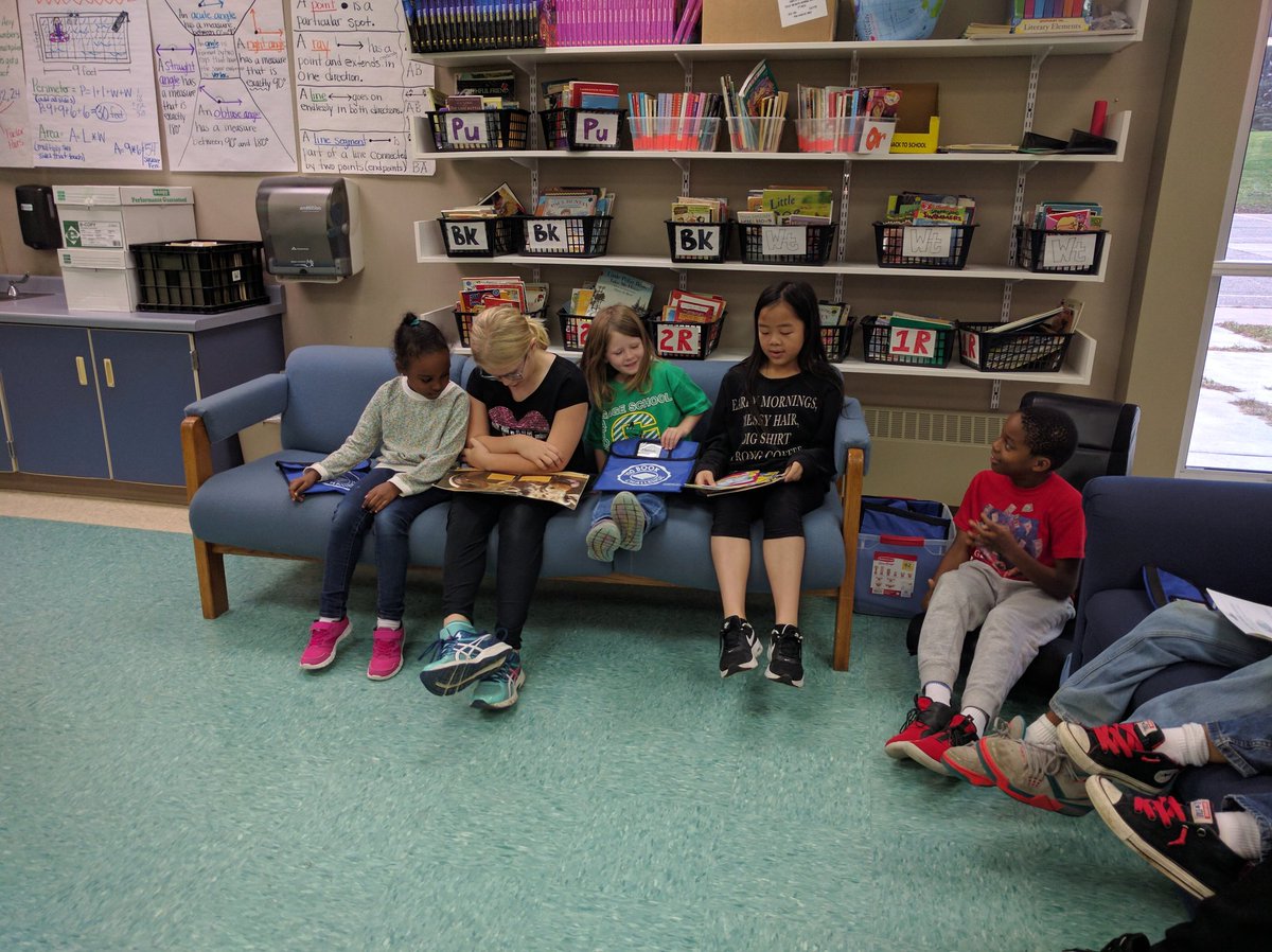mssikkink's tweet photo. We got to meet our 4th grade buddies this morning! We had a great time! #gagegators #happyclassrooms https://t.co/kLXOv26w6j