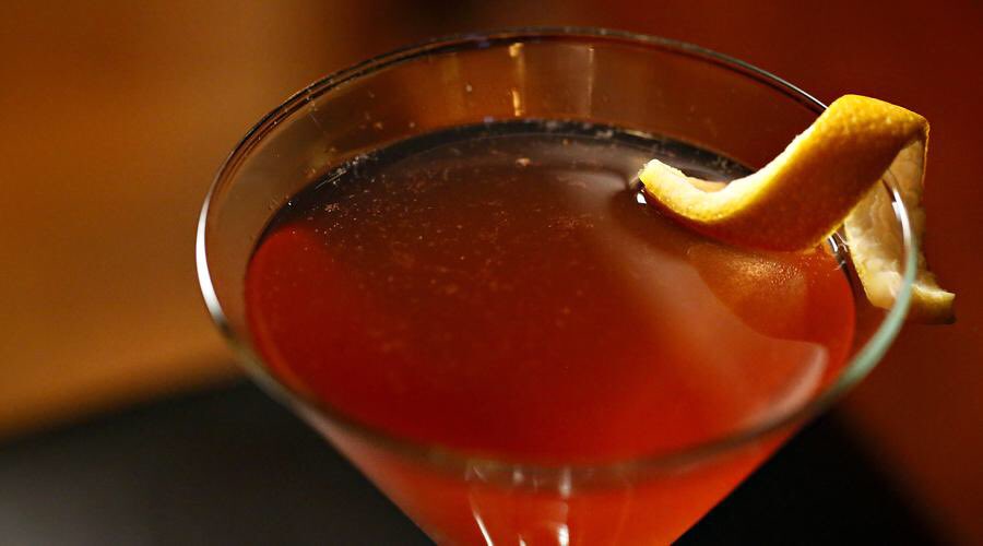 DispatchDawn's tweet photo. #Video #SpiritsofYork Zach makes a #bluemoonmartini w/ an #orange twst https://t.co/JJgnOqkYCT #friday #cocktails #nightlife #iloveyorkcity https://t.co/4rUpfEFkYJ