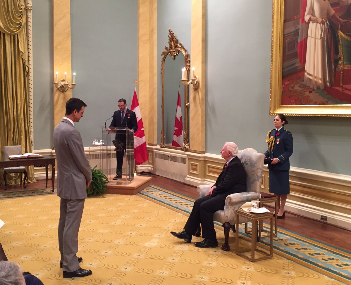 Daniel Maisonneuve de Val-des-Monts est honoré pour avoir secouru deux personnes près de Masson-Angers. #iciottgat