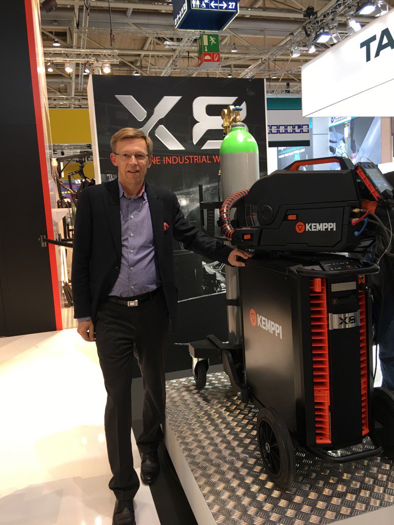 JuhoMalmberg's tweet photo. Normaalisti päivät täyttää #fintech, nyt raskaampaa #hightech tarjoomaa #kemppiX8 Hannover #EuroBLECH https://t.co/G9uBZy8Zd8