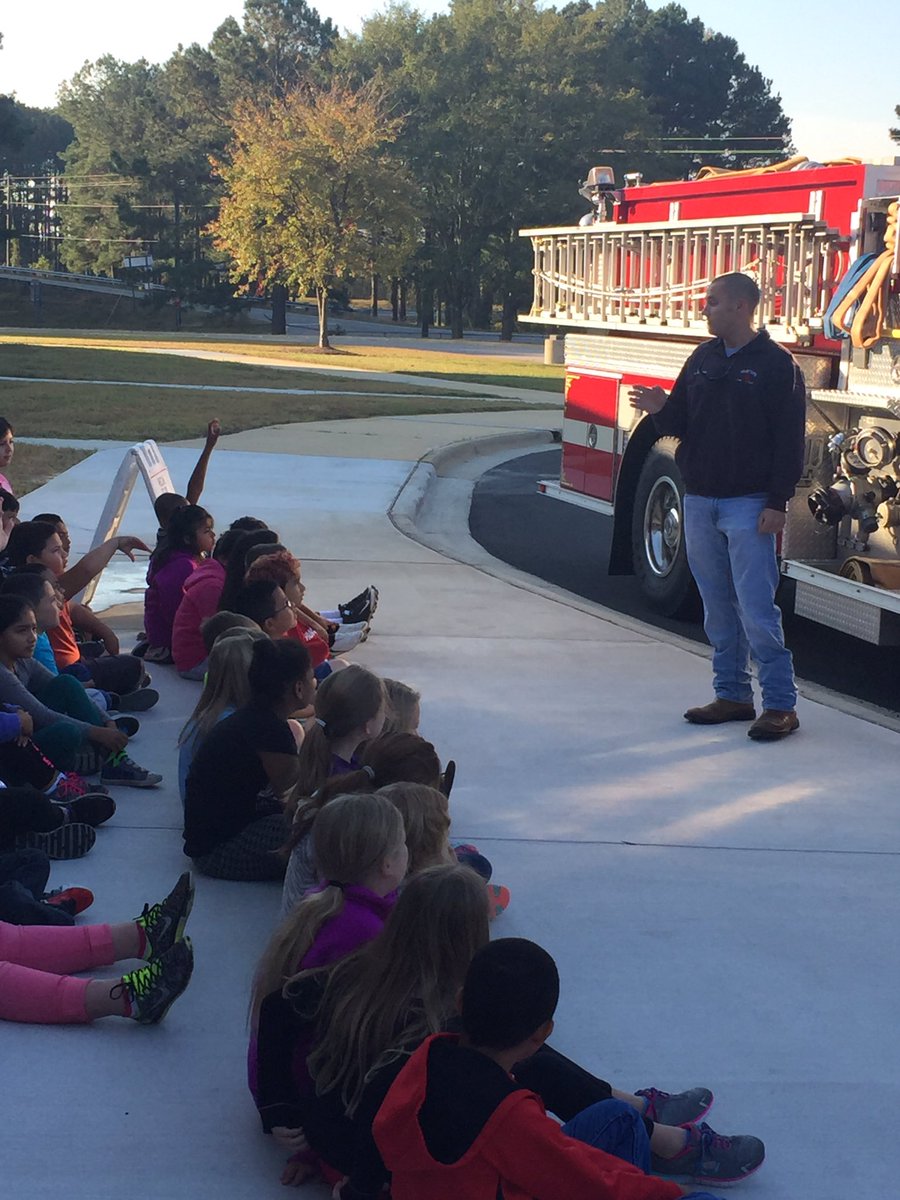 MicroElem's tweet photo. Thank you @microfiredept for visiting today and teaching our Students Fire Safety! #MicroPride https://t.co/kDtetxcMJd