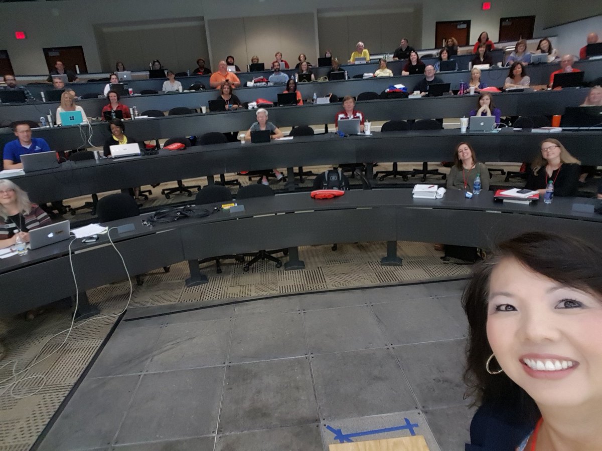 Lien_Diaz's tweet image. Live from @UofAlabama w Carol Y. @jgrayatua @Jill_Westerlund @ExpectingtoWin Thanks AL tchrs for supporting #CSforAll! #CS4Alabama