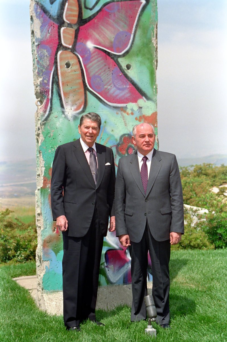 RonaldReagan's tweet photo. Use #RRLMoments to share your #BerlinWall photos! #ReaganLibrary25Years #ReaganLibrary #7DaysLeft #RonaldReagan #Gorbachev https://t.co/84VEI5vY06