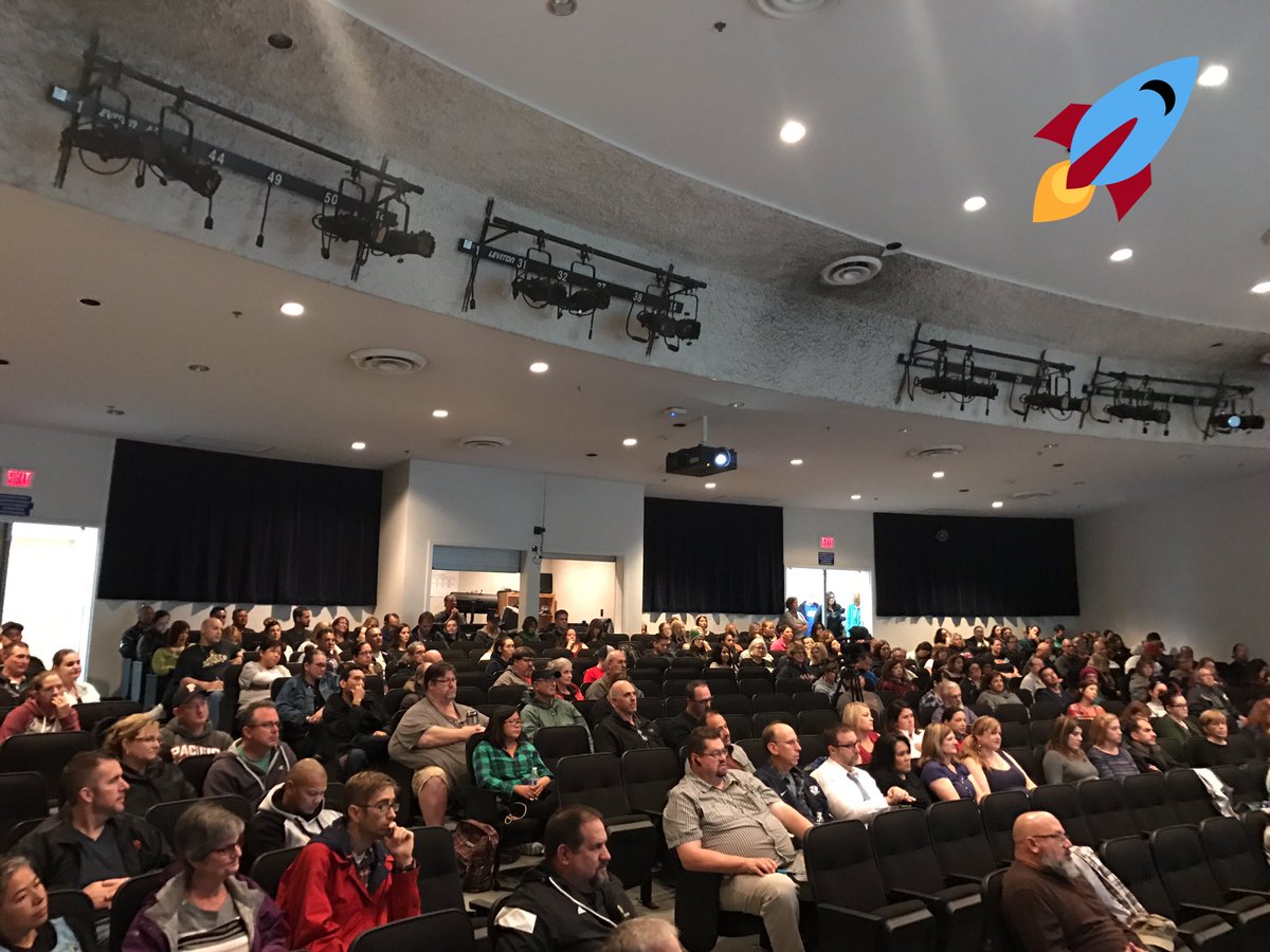 musd's tweet photo. Shifting Learning to the Teach #edcon2016 #musdnext50 #proudtobemusd w/ @TeacherBeard https://t.co/1xjOJ2cMp3