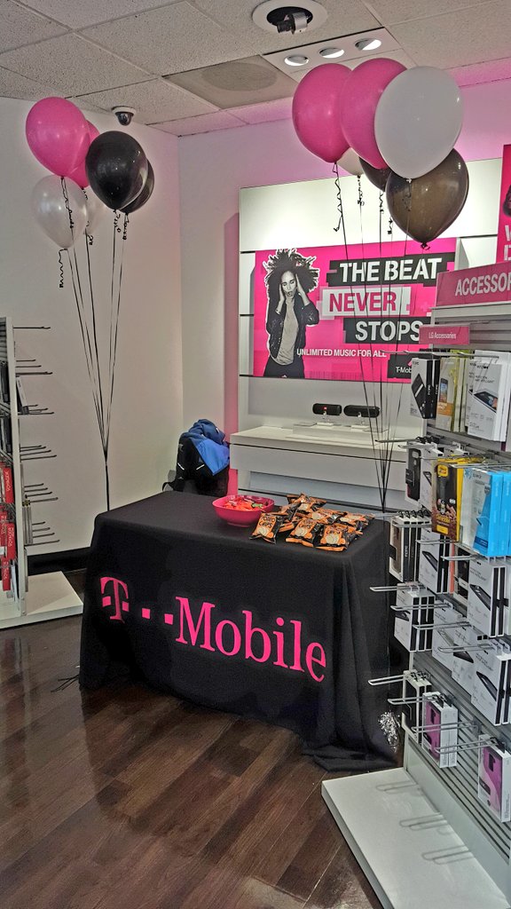 Sashatmobile9's tweet photo. Come on down as we celebrate YOU the CUSTOMER!!!  Food, drinks, and prizes!!! Join us now downtown at #5thandliberty https://t.co/nNZePPbyWr