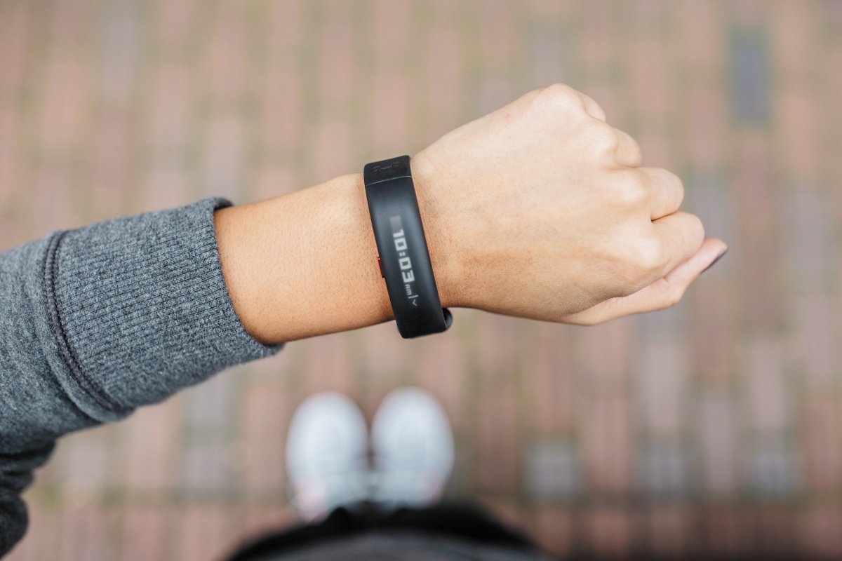 HTC_UK's tweet photo. UA Band measures your activities, your training and your sleep. #UAHealthBox https://t.co/71Ywja2dzm https://t.co/iQPSzACogX