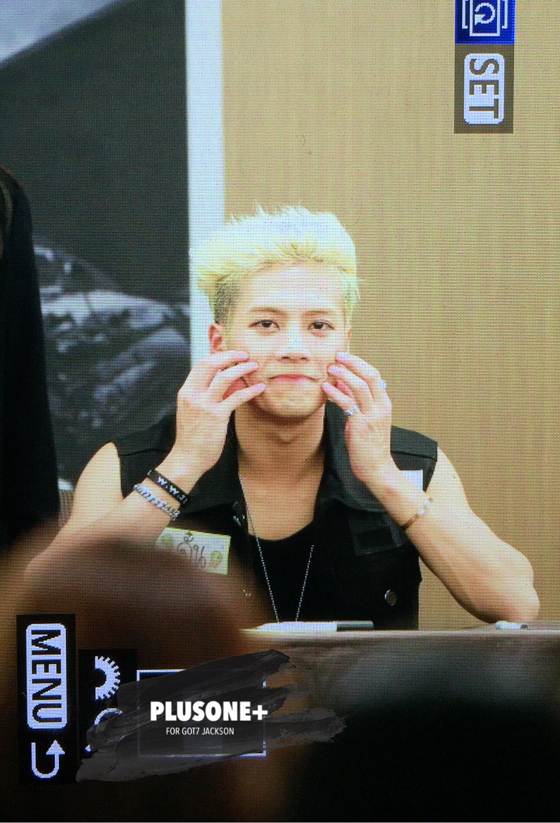 PlusOne_0328's tweet photo. [PRE]161028 신도림 팬사인회 goodnight 🌙 #잭슨 #갓세븐 #Jackson #GOT7 #王嘉爾 #TURBULENCE #하드캐리 https://t.co/NBqfTVCNuV