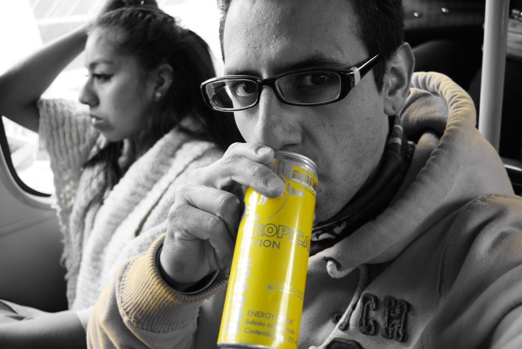 eselpirer's tweet photo. At least, we can tasted/Al fin osemos probarlo... Y completar la colección, @redbullMEX @redbull #RedBullTropical #redbullEditions https://t.co/ZSumRlDLCH