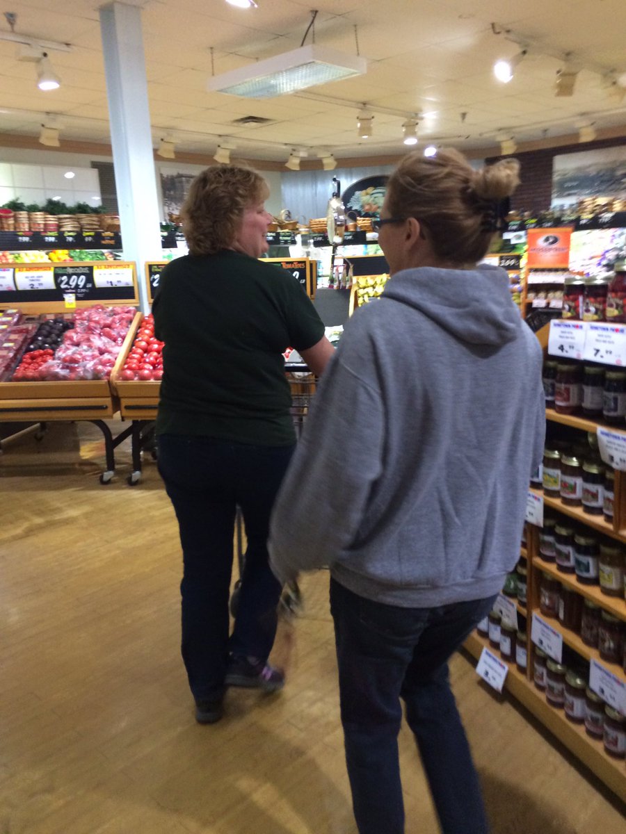 senoralamczyk's tweet photo. @MsSchulerMath @RosesSami Supermarket rush to get those chili ingredients. #kitchen4 #SalemWildcatPride https://t.co/qCOscGG2DX