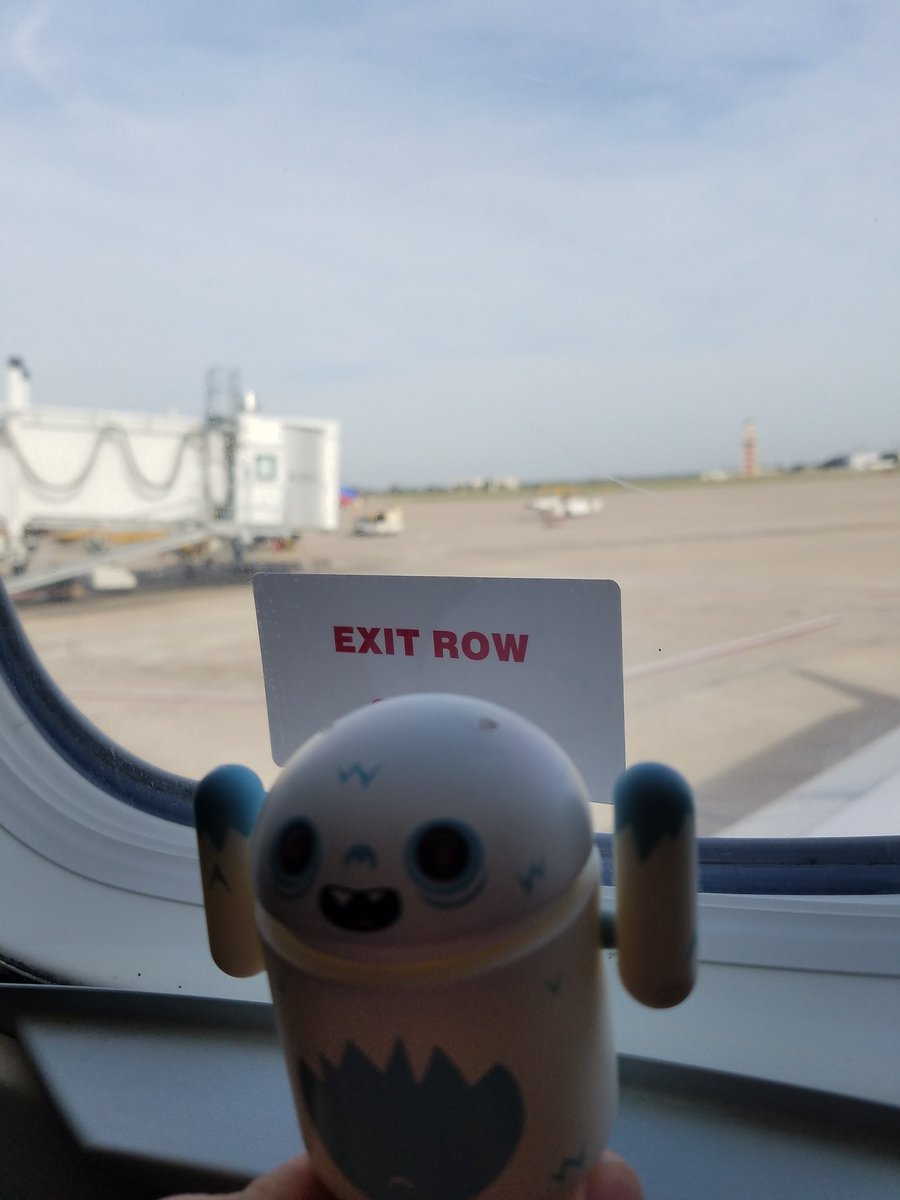 TweetsByYeti's tweet photo. Exit row.... I can assist people. #TeamMagenta https://t.co/e9DpUymJMo