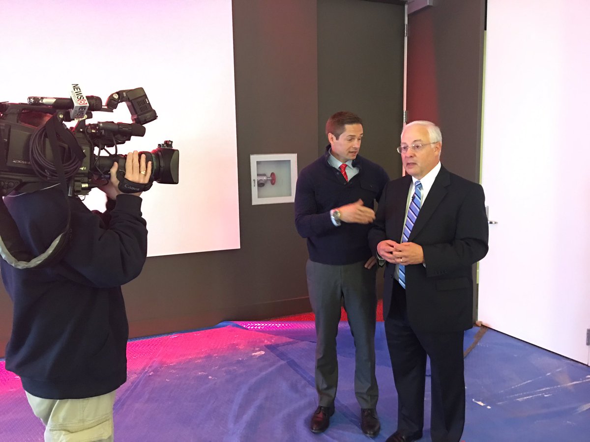 LisaCarberg's tweet photo. Gave @WTNH  anchor @ScottMcDonnell_ tour of new @MoheganSun #earthtower https://t.co/SWTLhyHdFB