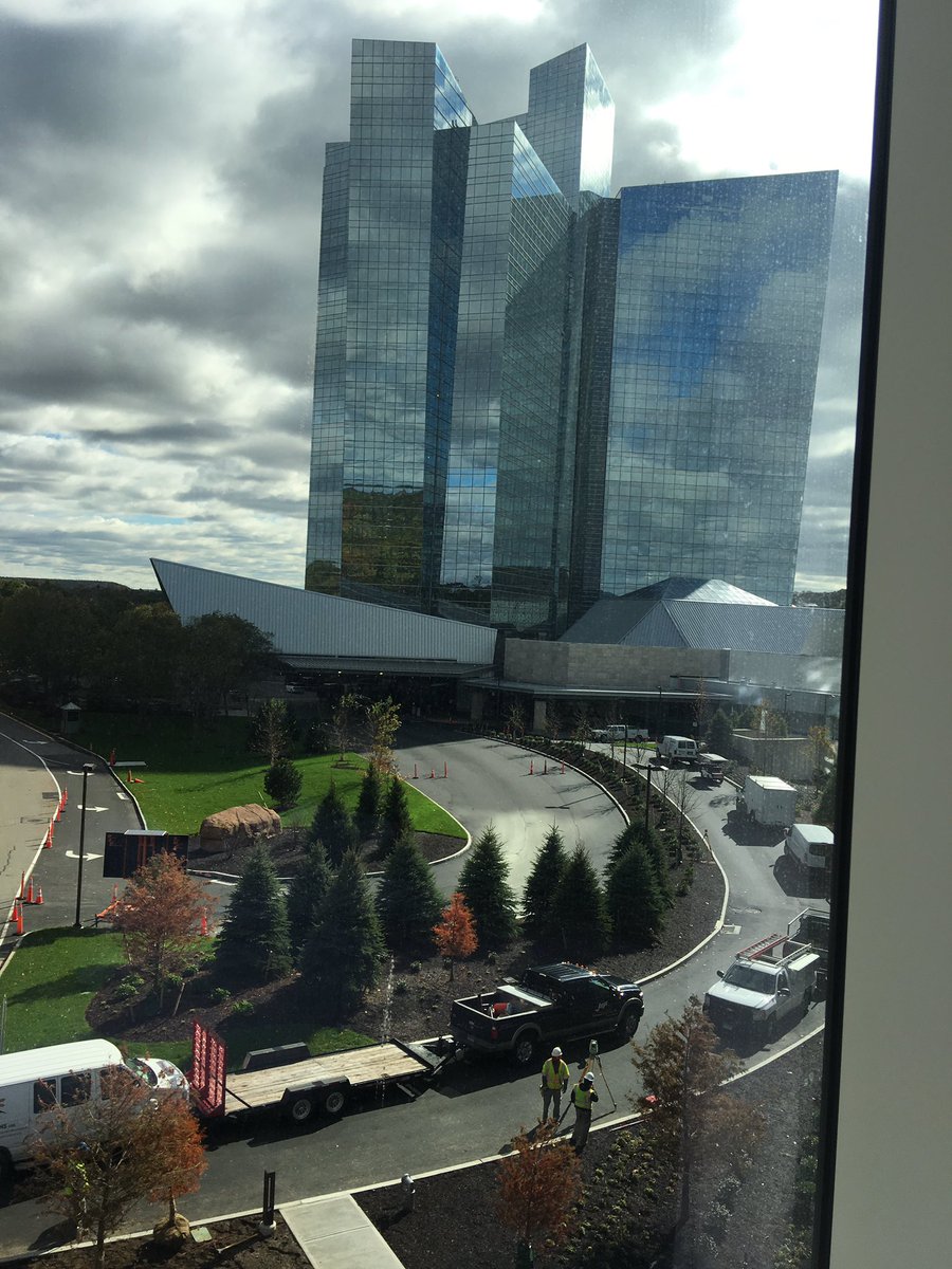 LisaCarberg's tweet photo. Gave @WTNH  anchor @ScottMcDonnell_ tour of new @MoheganSun #earthtower https://t.co/SWTLhyHdFB