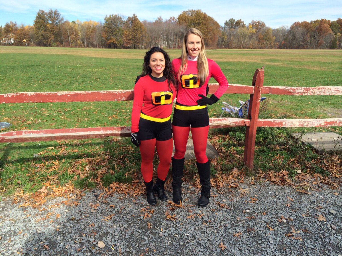 meganlynch13's tweet image. My @Cigna coworkers inspire me to stay healthy, so we can do fun things like skydiving dressed as superheroes! #GoKnowTakeControl #TeamCigna