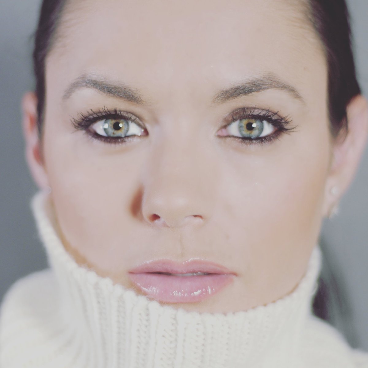 KylieMattu's tweet photo. "Facing it head on" 📷: Stage Lab
#FridayFeeling #photography #weekendvibes @LabSTAGE #kyleni #makeup #blogger #vancouver #yvr #sunshine https://t.co/ZYpVapSyzg