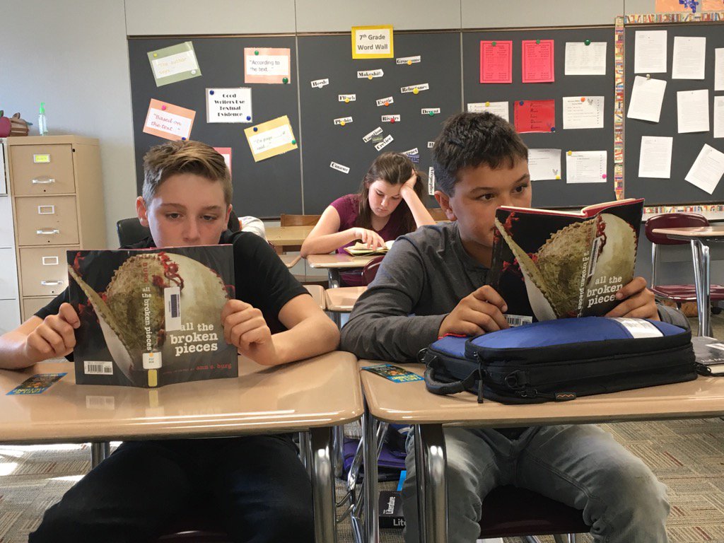 Mrs_Werck's tweet photo. Book twins https://t.co/AyPwRYUfR5