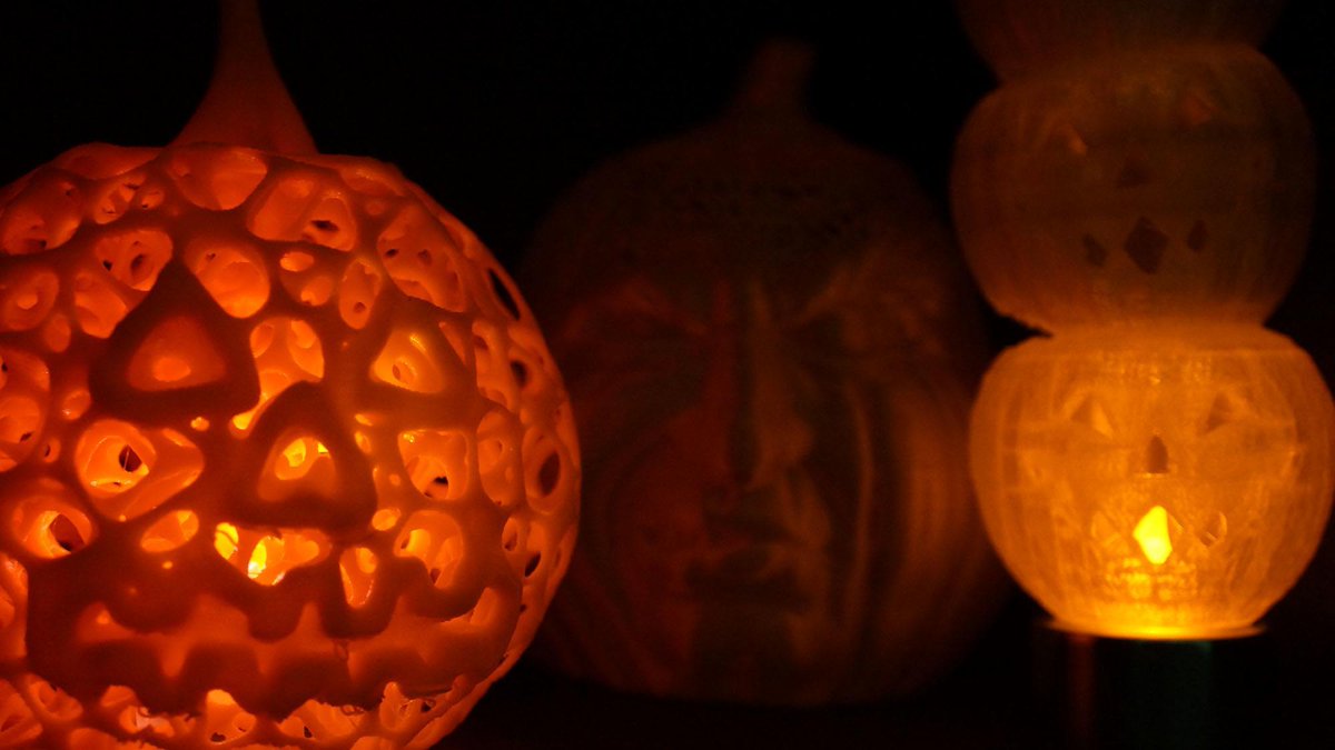 Black &amp; Orange PLA on sale today.  Happy Halloween! #FilamentFriday ow.ly/LmPo305DifJ ow.ly/ogYM305Diht