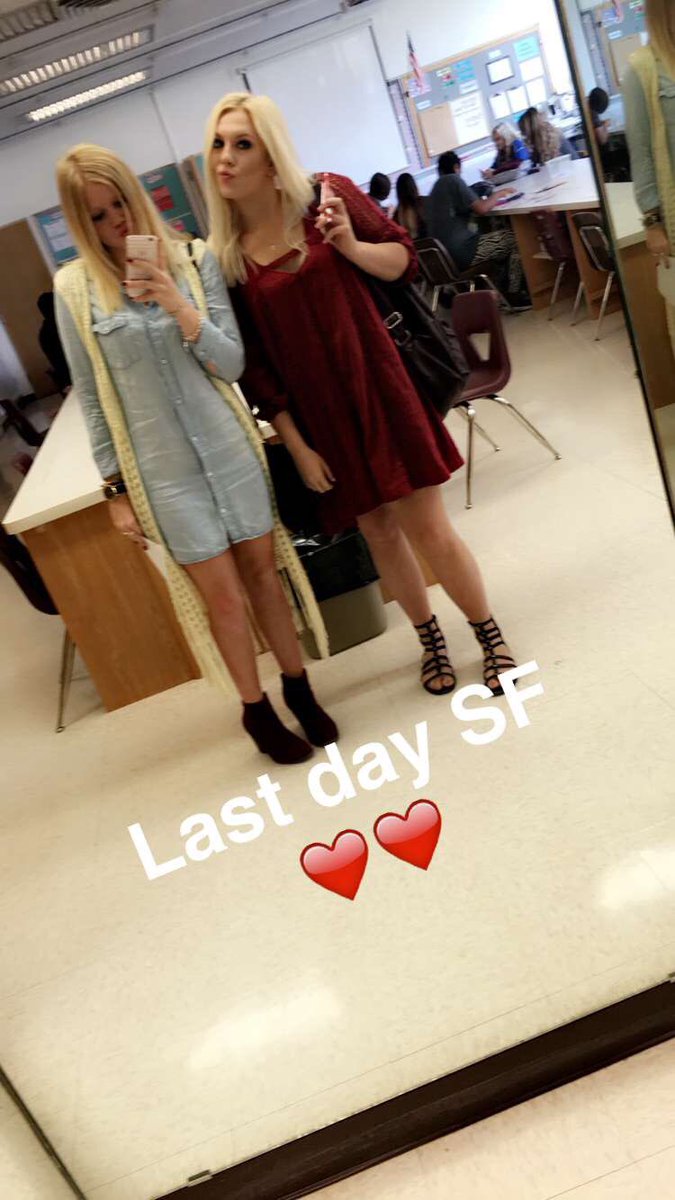 EliseHalliday's tweet photo. Happy happy birthday sassy sav 💟 hope you have the best day you funny beautiful talented girl. Miss you lots 🎈 https://t.co/QOcDiCrk0t